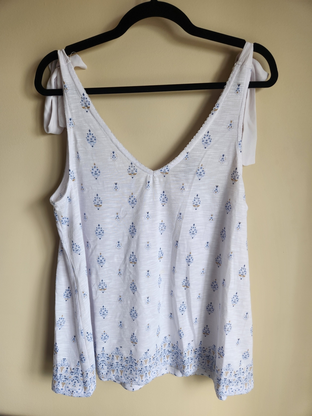 Love & Legend White Floral Print Tank With Tie Up Shoulders Size 1x